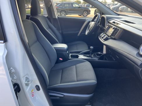Used 2018 Toyota RAV4 LE FWD image 25