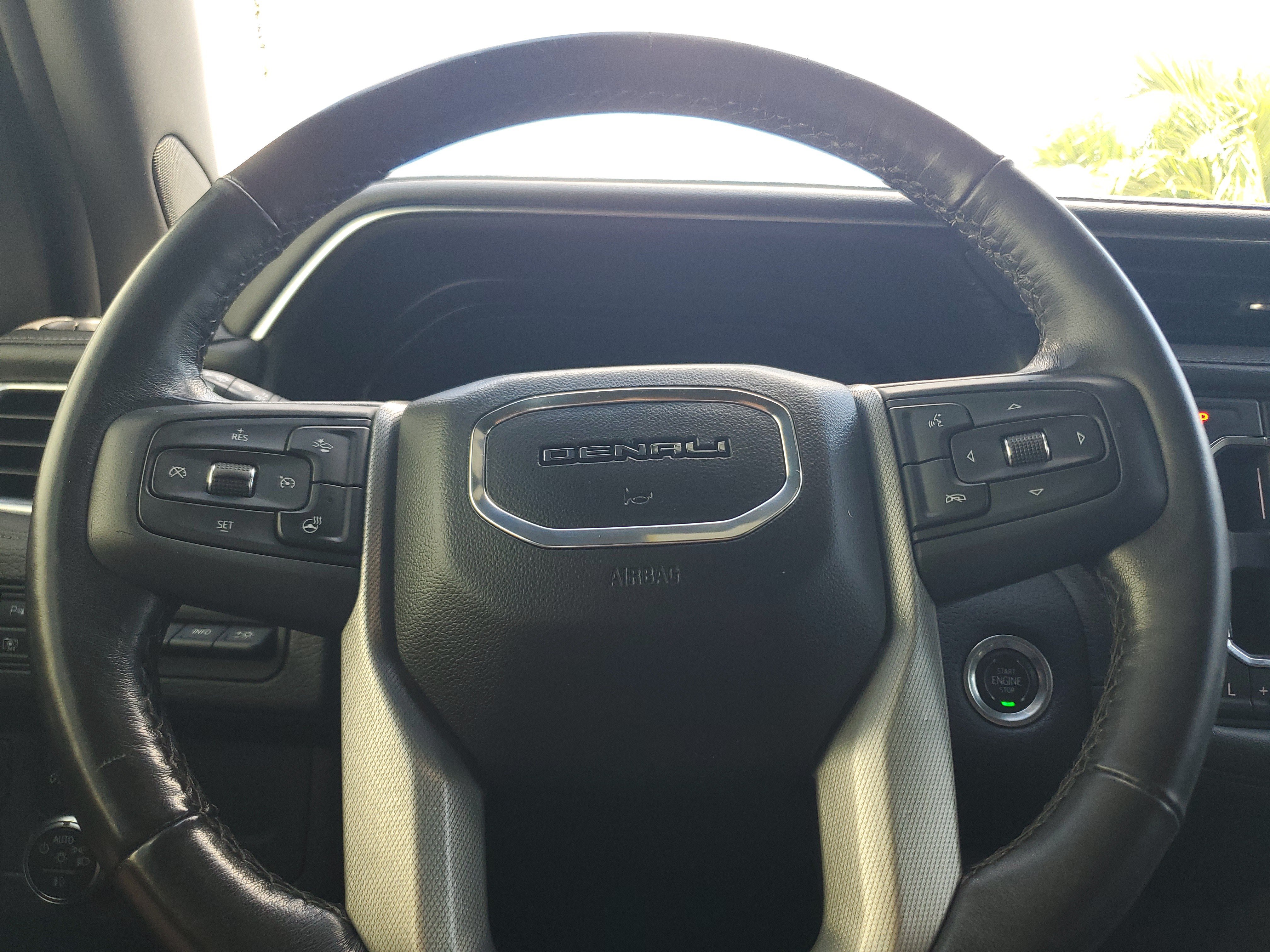 Used 2022 GMC Yukon XL Denali RWD image 24