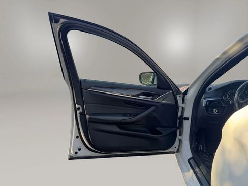 Used 2018 BMW 530i xDrive 530i xDrive Sedan 4D image 11