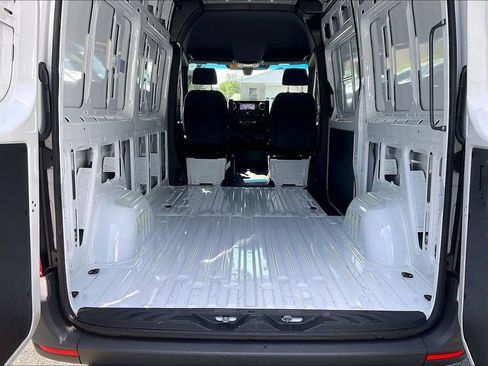 Used 2026 Mercedes-Benz Sprinter 2500 image 8