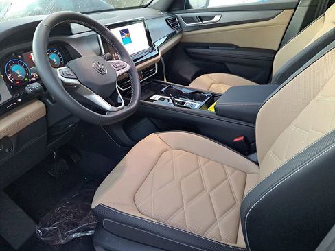 New 2026 Volkswagen Atlas Cross Sport SE image 7