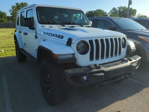 Used 2019 Jeep Wrangler Unlimited Sahara w/ Quick Order Package 24M Moab AWD/4WD image 2