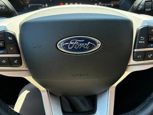 Used 2022 Ford Explorer XLT w/ Equipment Group 202A AWD/4WD image 19
