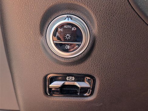 Used 2023 Mercedes-Benz C 300 4MATIC Sedan image 21