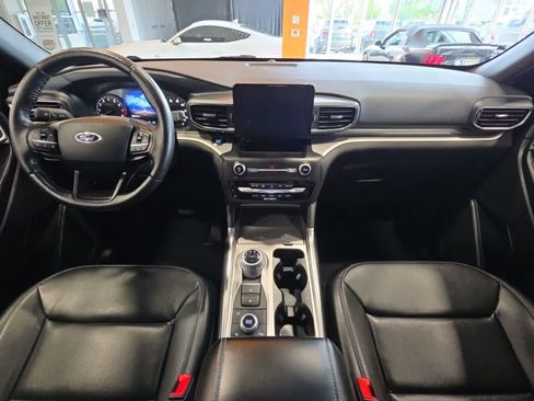 Used 2020 Ford Explorer XLT w/ Equipment Group 202A AWD/4WD image 34
