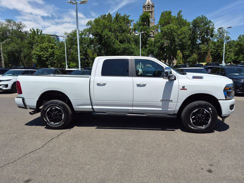Used 2025 RAM 2500 Laramie AWD/4WD image 2