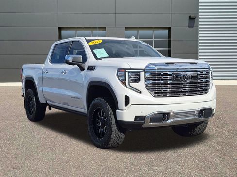Used 2023 GMC Sierra 1500 Denali w/ Technology Package AWD/4WD image 3
