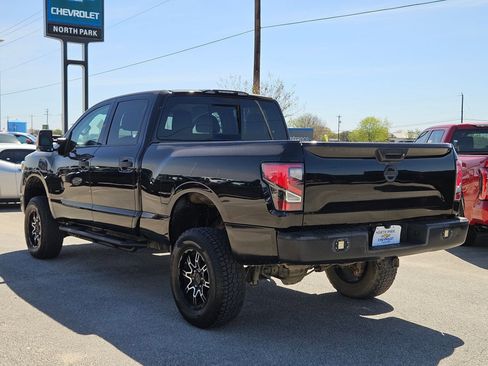 Used 2017 Nissan Titan S image 5