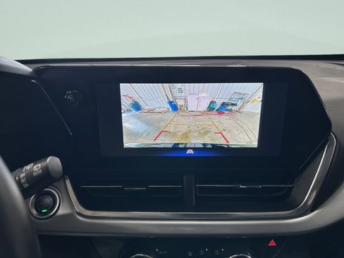 Used 2025 Chevrolet Trax LT w/ LT Convenience Package image 20