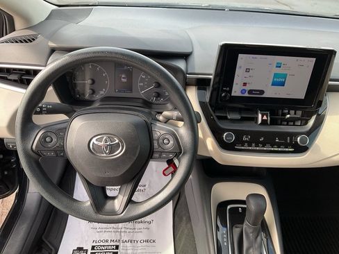 Used 2023 Toyota Corolla LE image 5