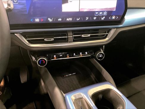 Used 2025 Chevrolet Equinox EV LT w/ Convenience Package image 25