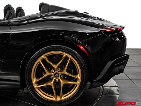Used 2026 Ferrari Roma Spider RWD image 18