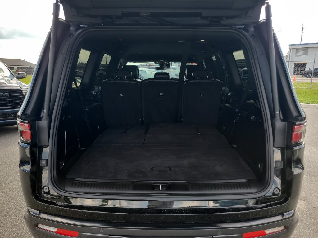 Used 2022 Jeep Wagoneer Series II RWD image 8