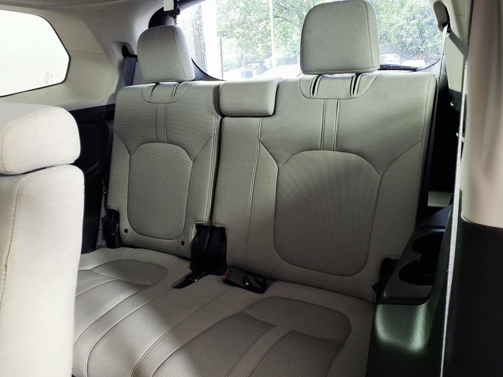 Used 2023 Honda Pilot LX image 9