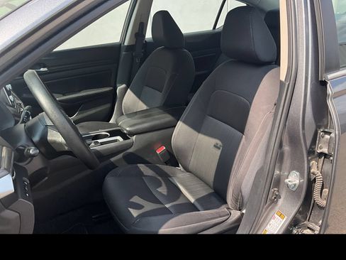 Used 2024 Nissan Altima 2.5 SV FWD image 8