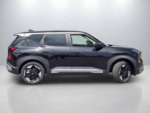 New 2027 Kia Seltos S FWD image 3