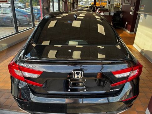 Used 2021 Honda Accord Sport image 9