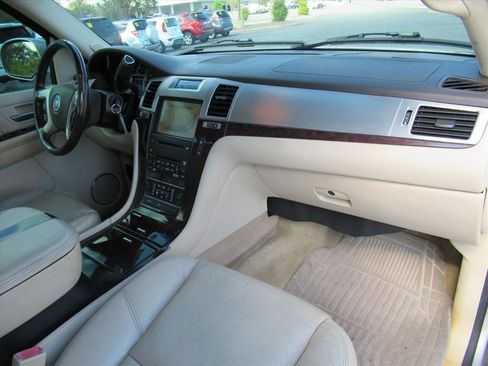 Used 2008 Cadillac Escalade EXT image 13