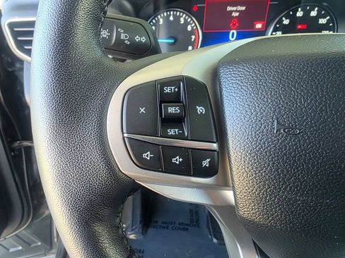 Used 2023 Ford Explorer XLT w/ Equipment Group 202A AWD/4WD image 33
