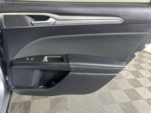 Used 2020 Ford Fusion SE image 37