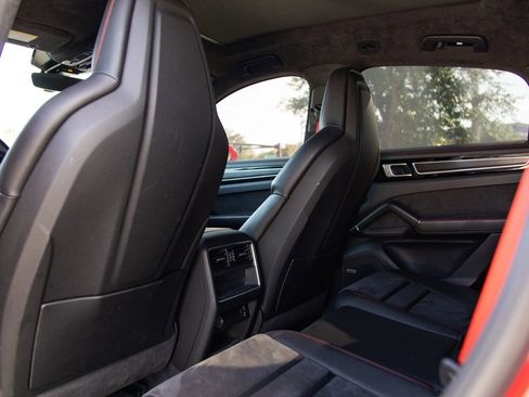 Used 2021 Porsche Cayenne GTS image 31