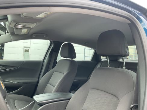 Used 2019 Chevrolet Malibu LT w/ Driver Confidence Package image 4