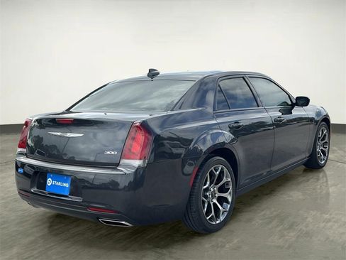 Used 2018 Chrysler 300 Touring w/ Sport Appearance Package image 9