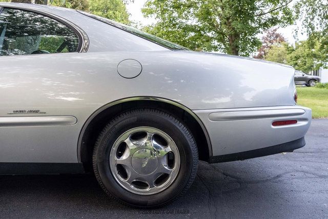 Used 1999 Buick Riviera Supercharged Coupe FWD image 5
