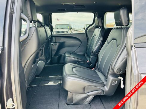 Used 2023 Chrysler Pacifica Touring-L w/ S Appearance Package FWD image 26