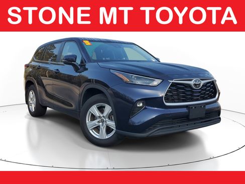 Used 2023 Toyota Highlander LE image 1
