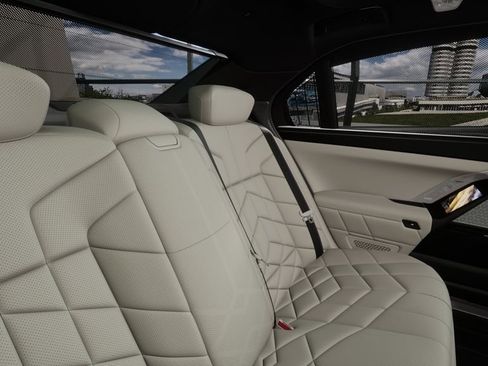 New 2026 BMW 760i xDrive w/ Executive Package image 12