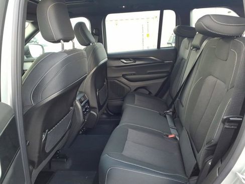 New 2025 Jeep Grand Cherokee Laredo X image 15