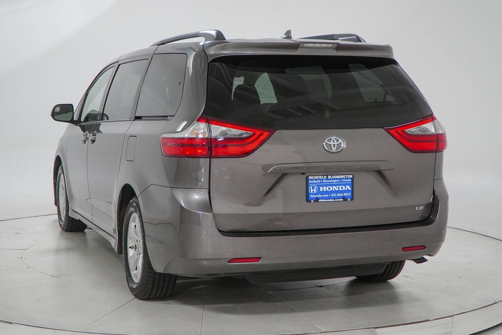Used 2020 Toyota Sienna LE FWD image 8