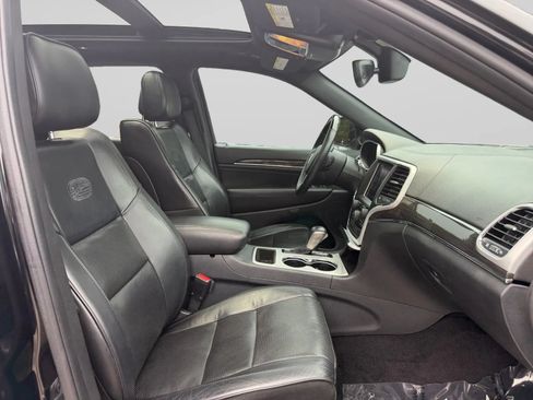 Used 2018 Jeep Grand Cherokee Overland w/ Interior Metal Package RWD image 36
