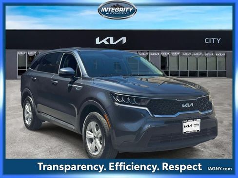 Used 2023 Kia Sorento LX AWD/4WD image 1