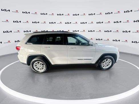 Used 2019 Jeep Grand Cherokee Laredo image 9