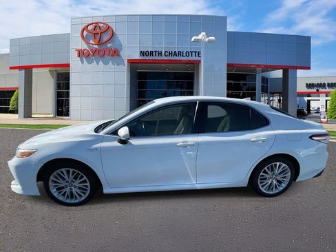 Used 2020 Toyota Camry XLE image 7