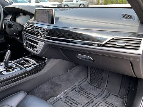 Used 2022 BMW 750i xDrive w/ Executive Package AWD/4WD image 24