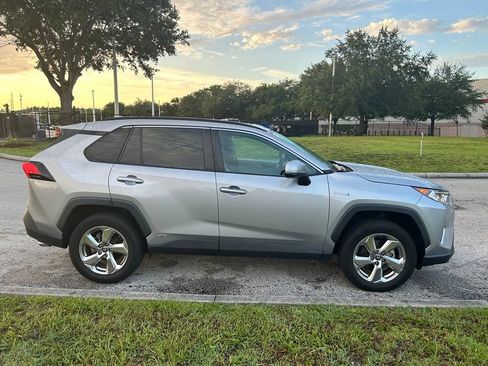 Used 2021 Toyota RAV4 XLE Premium AWD/4WD image 7