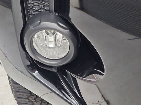 Used 2018 Toyota 4Runner SR5 AWD/4WD image 10