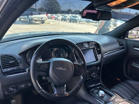 Used 2019 Chrysler 300 S RWD image 11