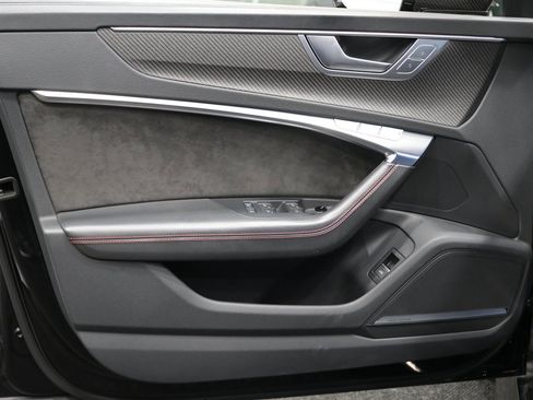 Used 2021 Audi RS 6 4.0T quattro Avant image 40