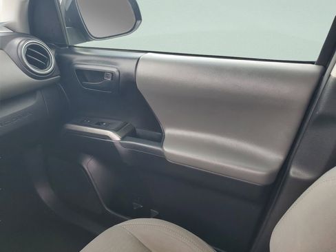Used 2019 Toyota Tacoma SR5 image 16