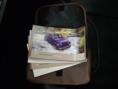 Used 2018 Jeep Wrangler Sahara w/ Connectivity Group image 25