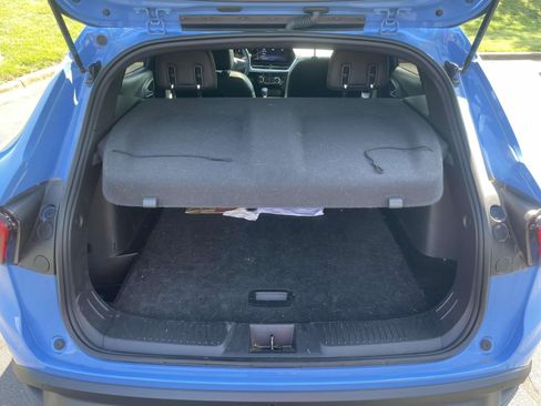 Used 2024 Chevrolet Trax RS w/ Sunroof Package FWD image 7