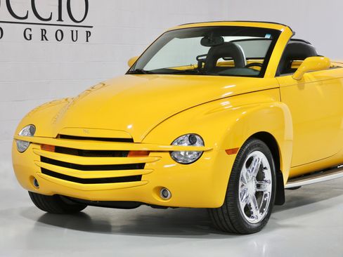 Used 2005 Chevrolet SSR w/ Preferred Equipment Group image 31