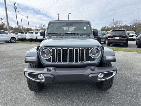 Used 2024 Jeep Wrangler Sahara image 8