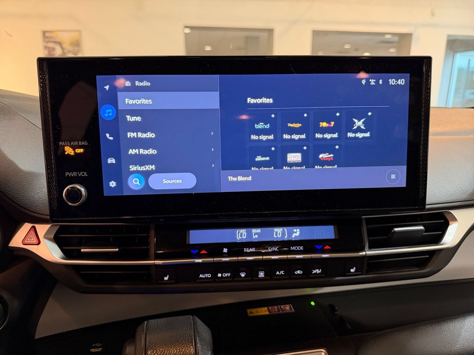 Used 2025 Toyota Sienna XLE FWD image 19