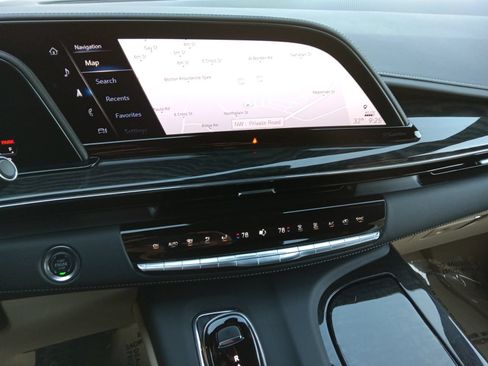 Certified 2024 Cadillac Escalade ESV Premium Luxury AWD/4WD image 16