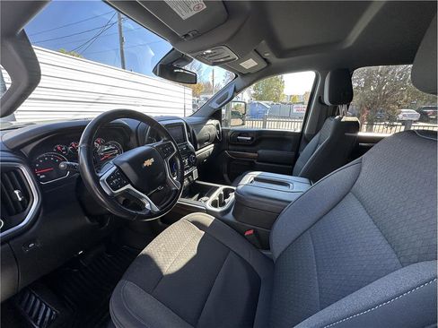 Used 2021 Chevrolet Silverado 2500 LT w/ Convenience Package image 2